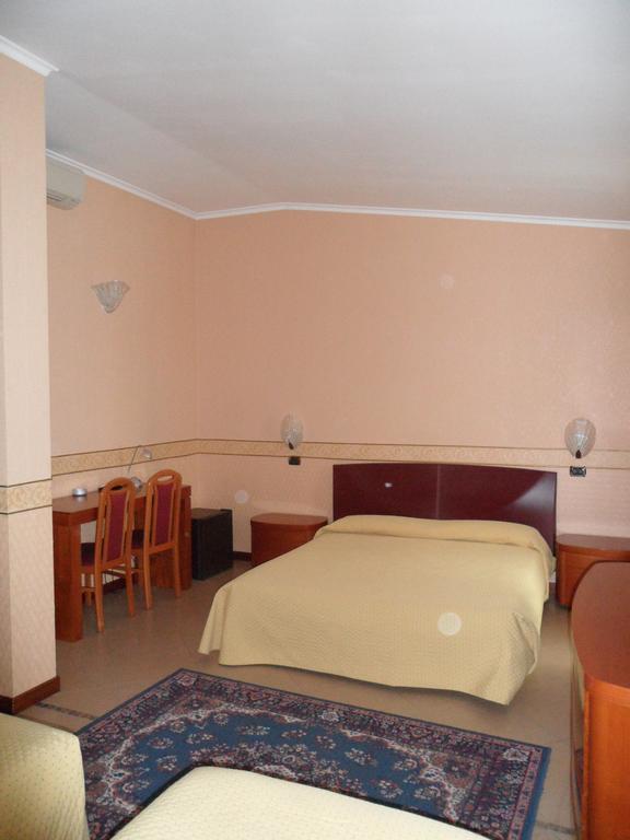 Hotel Ai Sette Nani ซิสเตียนา ภายนอก รูปภาพ