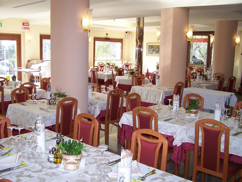 Hotel Ai Sette Nani ซิสเตียนา ภายนอก รูปภาพ