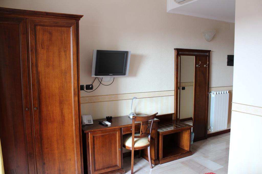 Hotel Ai Sette Nani ซิสเตียนา ภายนอก รูปภาพ