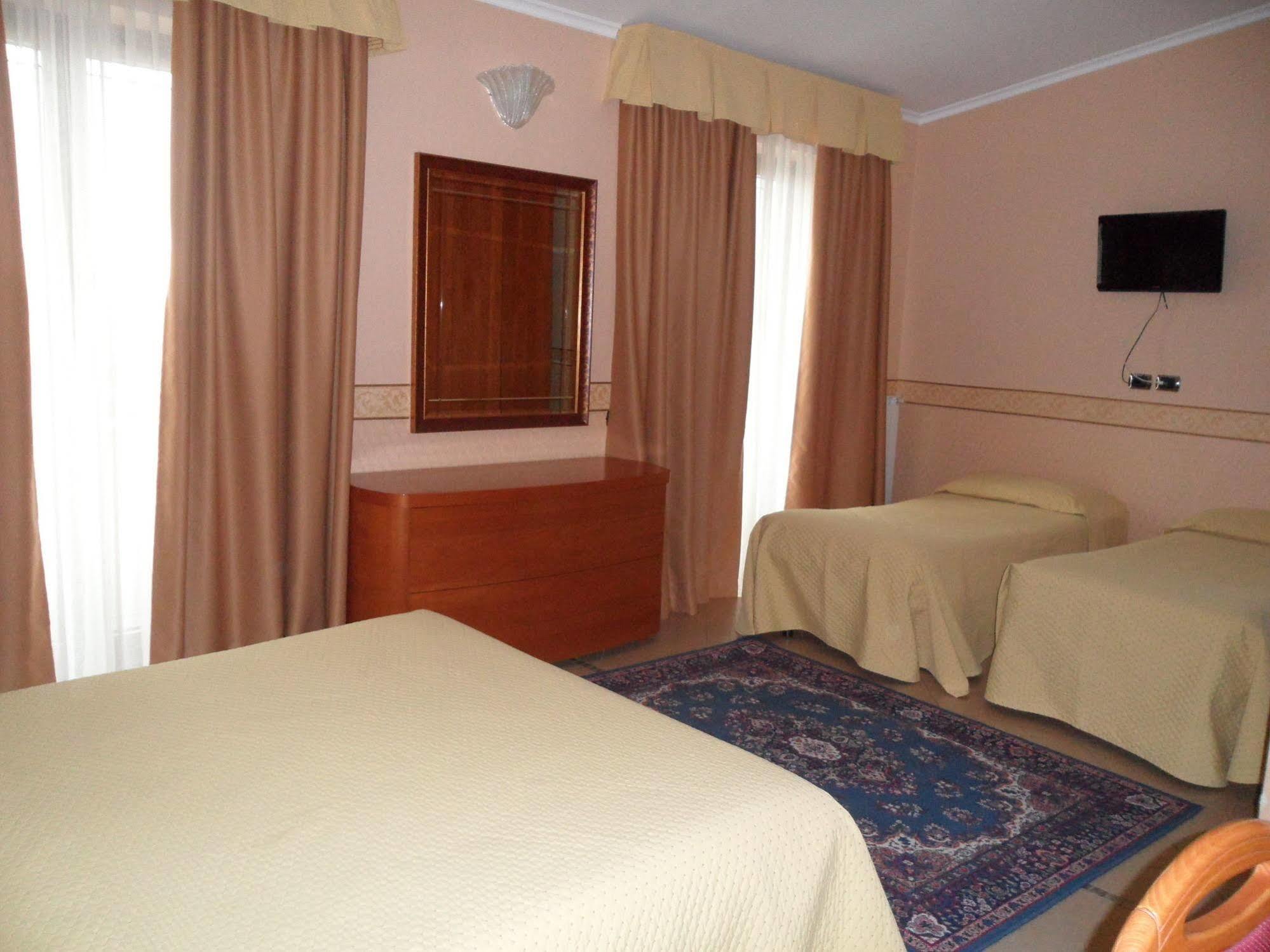 Hotel Ai Sette Nani ซิสเตียนา ภายนอก รูปภาพ