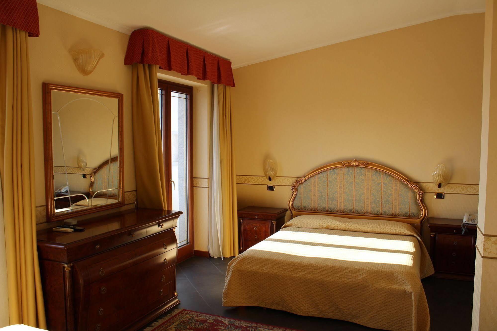 Hotel Ai Sette Nani ซิสเตียนา ภายนอก รูปภาพ