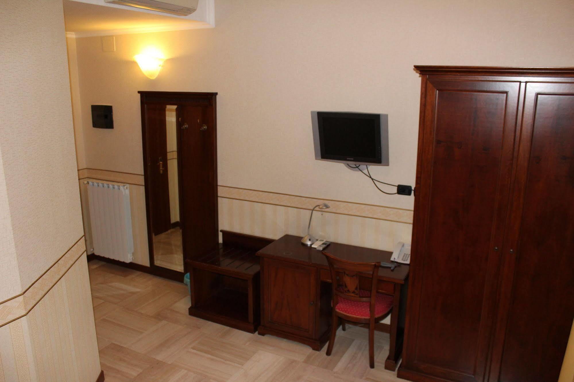 Hotel Ai Sette Nani ซิสเตียนา ภายนอก รูปภาพ