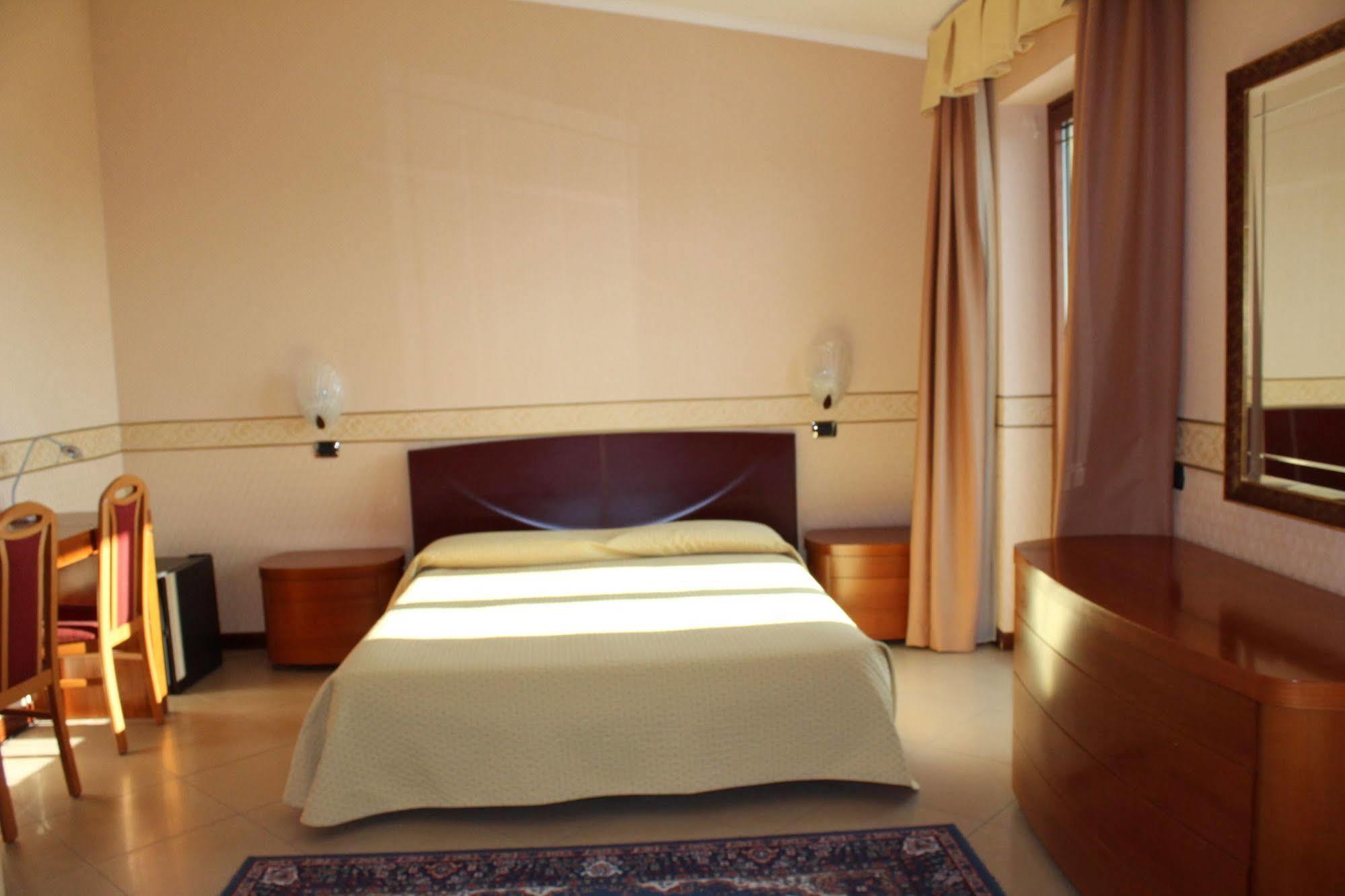 Hotel Ai Sette Nani ซิสเตียนา ภายนอก รูปภาพ